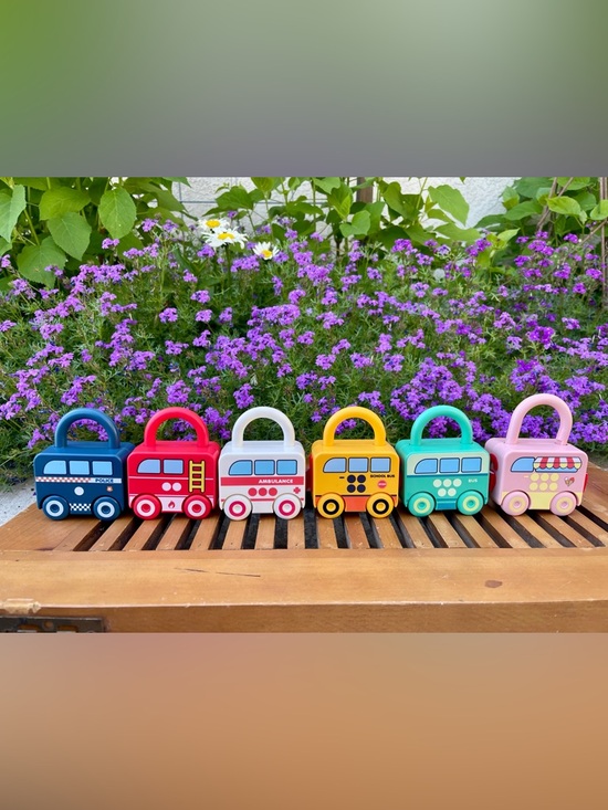 Montessori 6 piece educational toy set featuring vehicle shaped locks and key - Picture 2 of 7